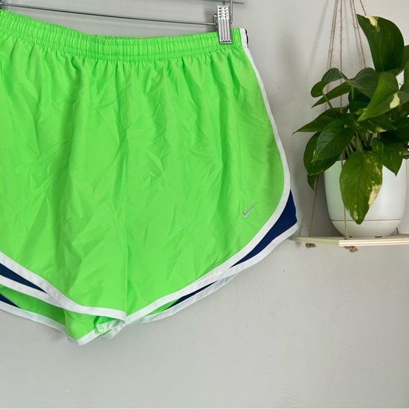 🩷NIKE DRI-FIT TEMPO CLASSIC RUNNING ATHLETIC SHORTS GREEN NEON SIZE MEDIUM - Picture 2 of 6